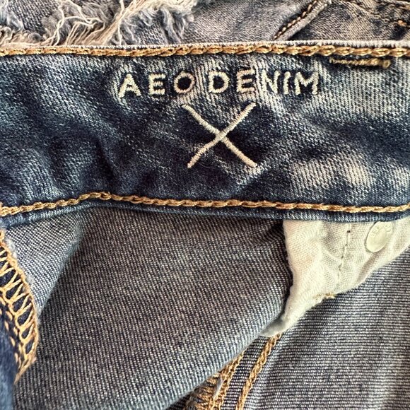 AMERICAN EAGLE DISTRESSED EXPOSED PINK POCKET SHORTIE JEAN SHORTS SIZE 14 - Picture 5 of 10